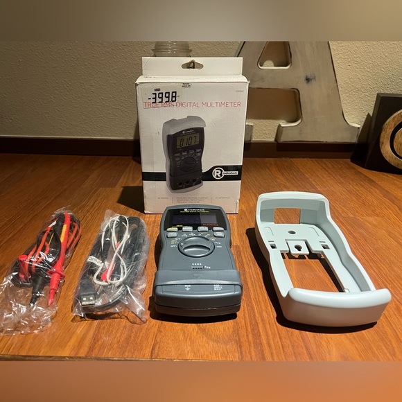 Radio Shack Digital Multimeter - Picture 3 of 6